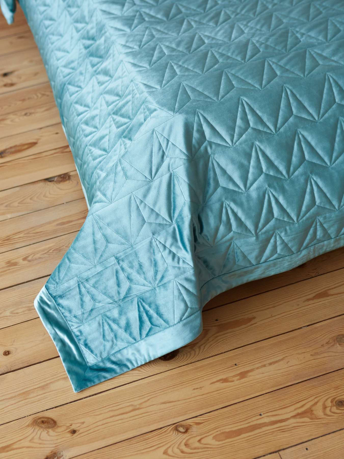 Покривало двостороннє стьобане на ліжко мятний МАЕСТРО Модель 102351 Фото