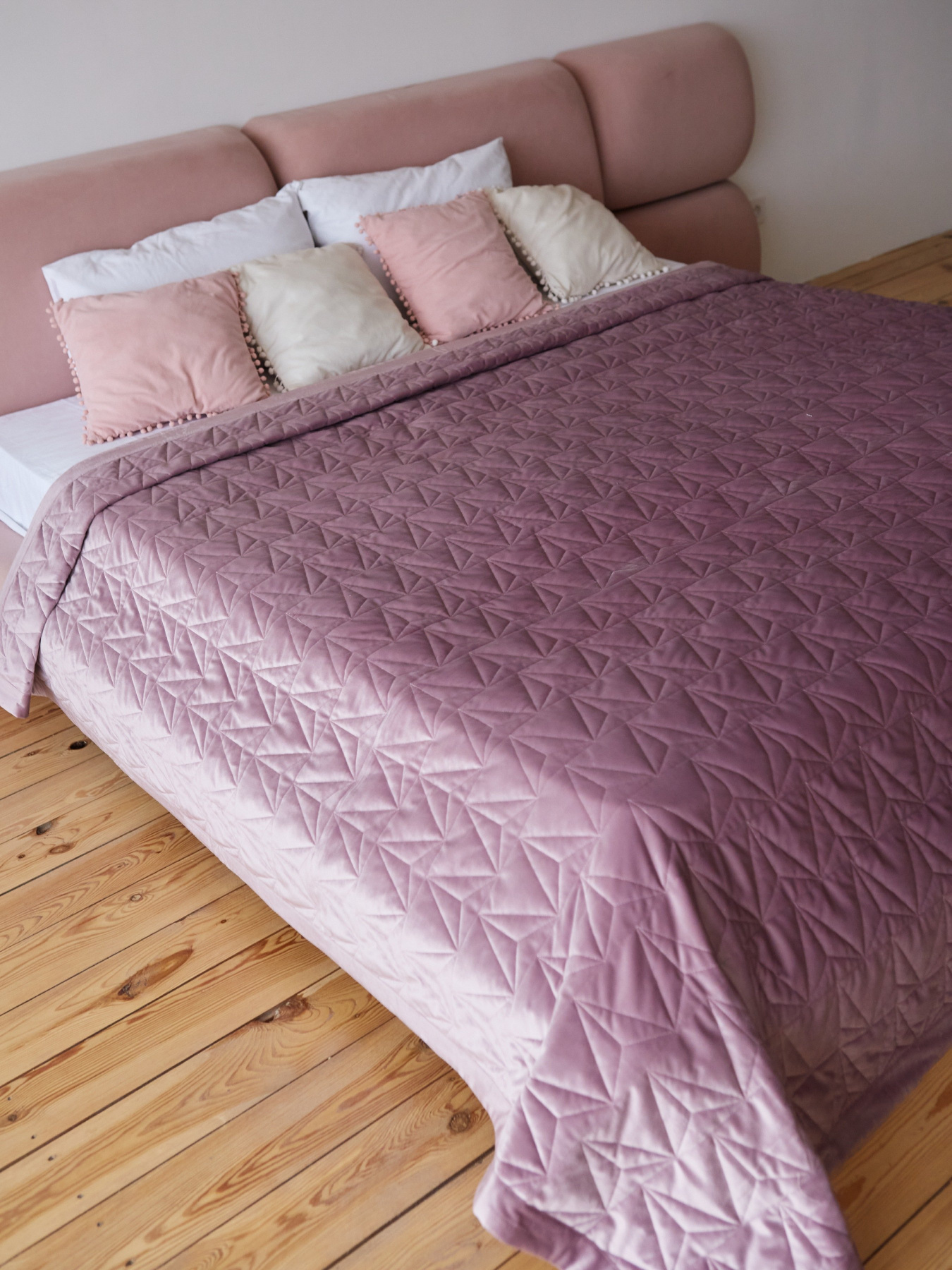 Покривало двостороннє стьобане на ліжко рожевий МАЕСТРО Модель 102311 Фото