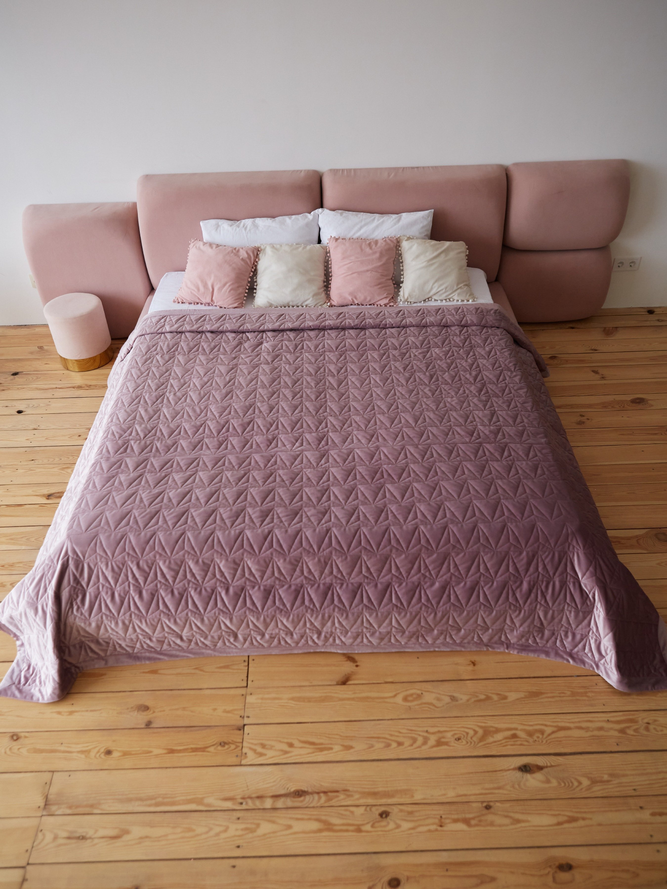 Покривало двостороннє стьобане на ліжко рожевий МАЕСТРО Модель 102311 Фото