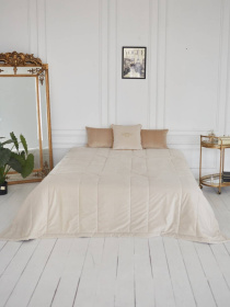 Покрывало двухстороннее стеганое на кровать молочный МАЕСТРО модель 99234 Фото