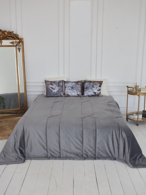 Покрывало двухстороннее стеганое на кровать серый МАЕСТРО модель 99021 Фото