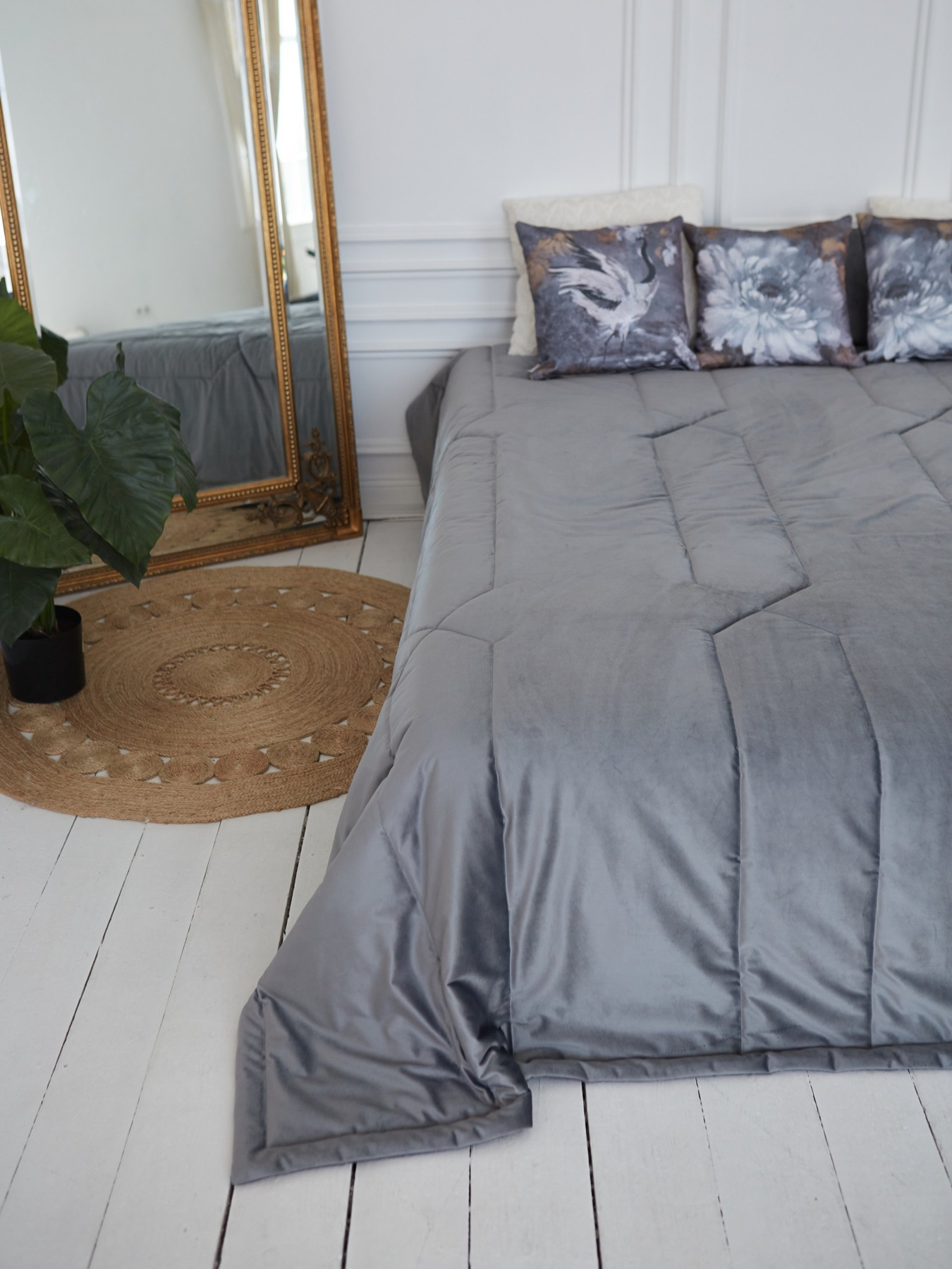 Покрывало двухстороннее стеганое на кровать серый МАЕСТРО модель 99021 Покрывало двухстороннее стеганое на кровать серый МАЕСТРО модель 99021 Фото