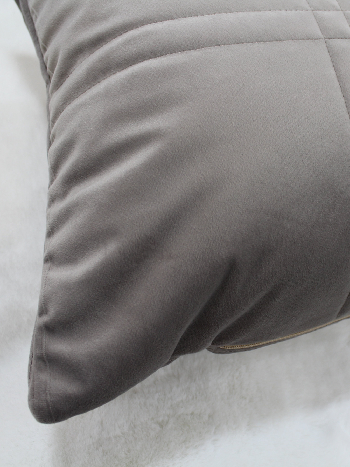 Декоративная подушка тауп МАЕСТРО модель 105798 Фото