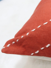 Декоративна подушка білий/червоний МАЕСТРО Модель 82023 Фото