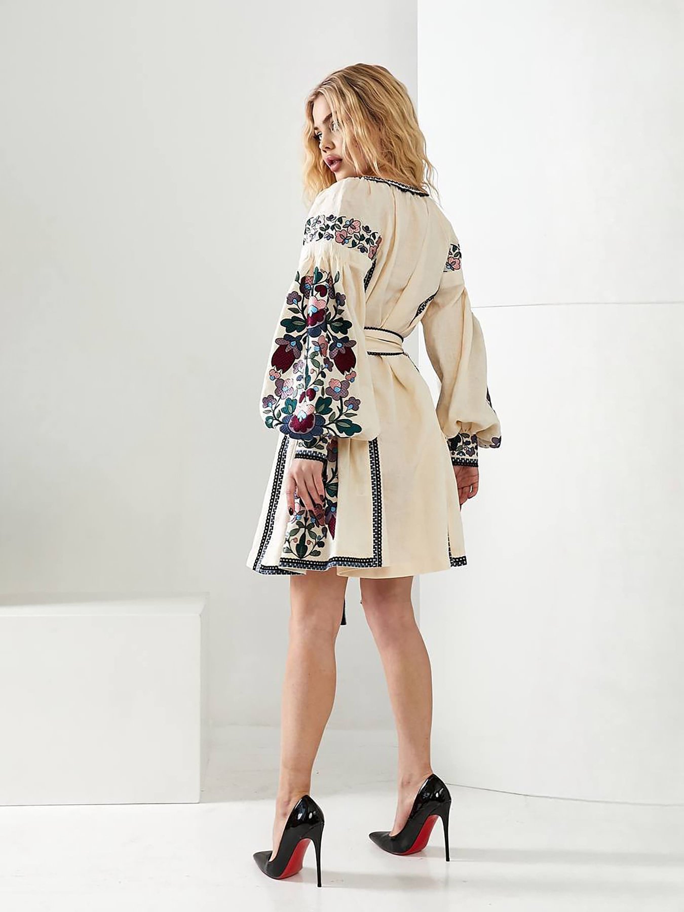 Вышитое платье Golden Trinity модель FUKS01 Фото