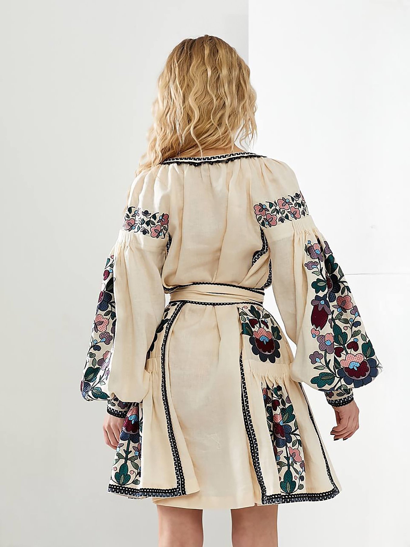 Вышитое платье Golden Trinity модель FUKS01 Фото