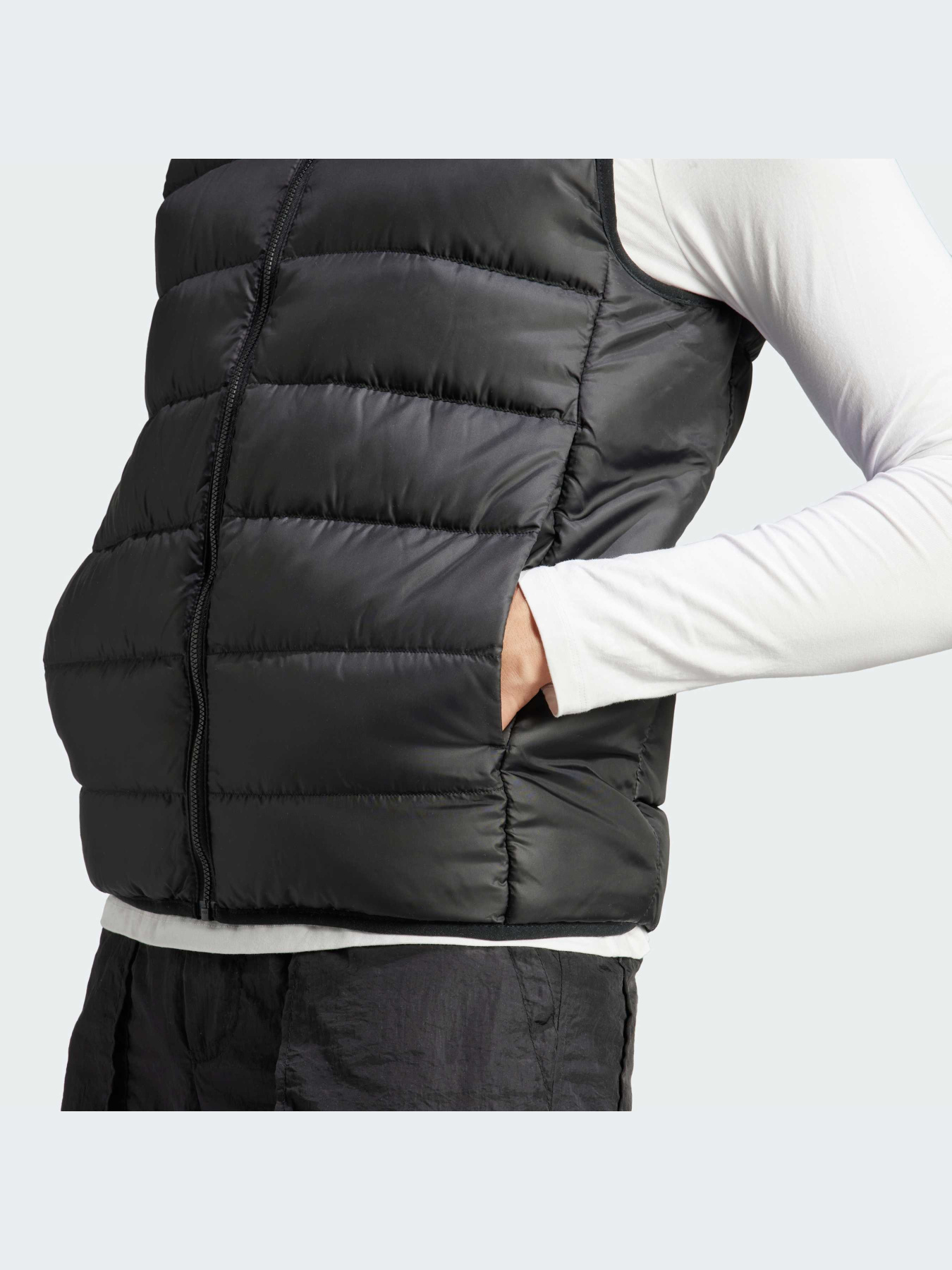 Утепленный жилет Adidas модель HZ5728 Утепленный жилет Adidas модель HZ5728 Фото