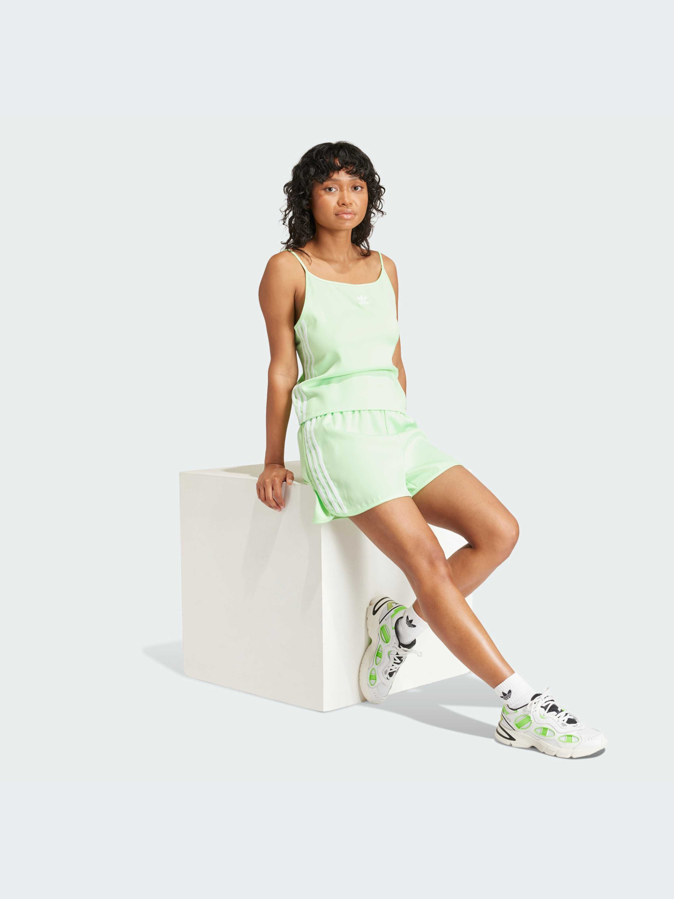 Шорты Adidas Adicolor модель IP0712-KZ Фото