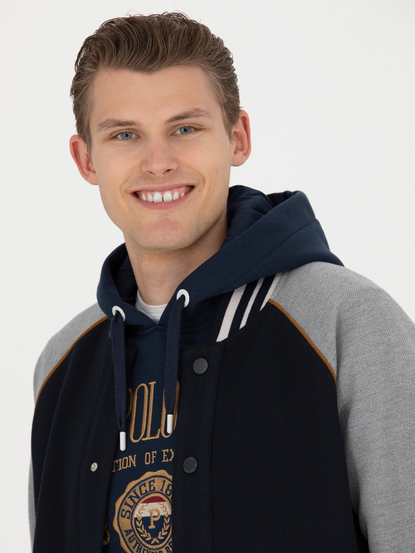 Бомбер US Polo модель G081SZ082.000.1668201.VR033 Бомбер US Polo модель G081SZ082.000.1668201.VR033 Фото