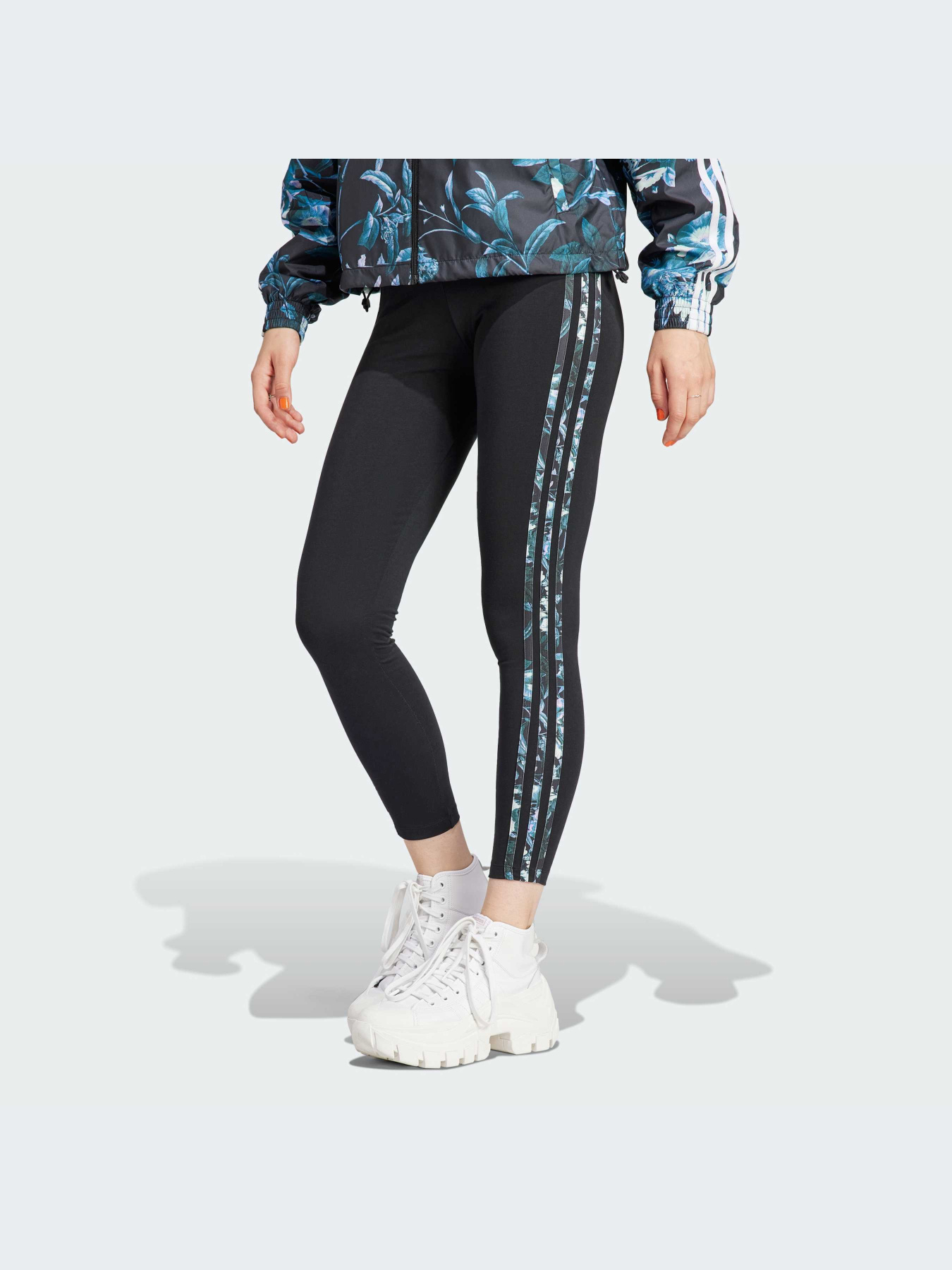 Леггинсы Adidas Graphics модель II3192 Леггинсы Adidas Graphics модель II3192 Фото