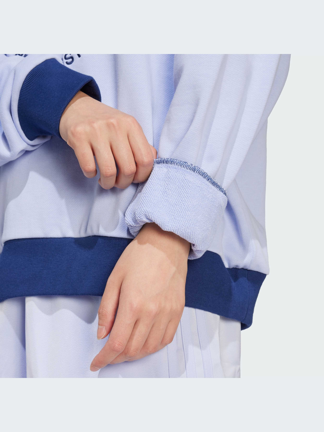 Свитшот Adidas Graphics модель IT4271 Фото