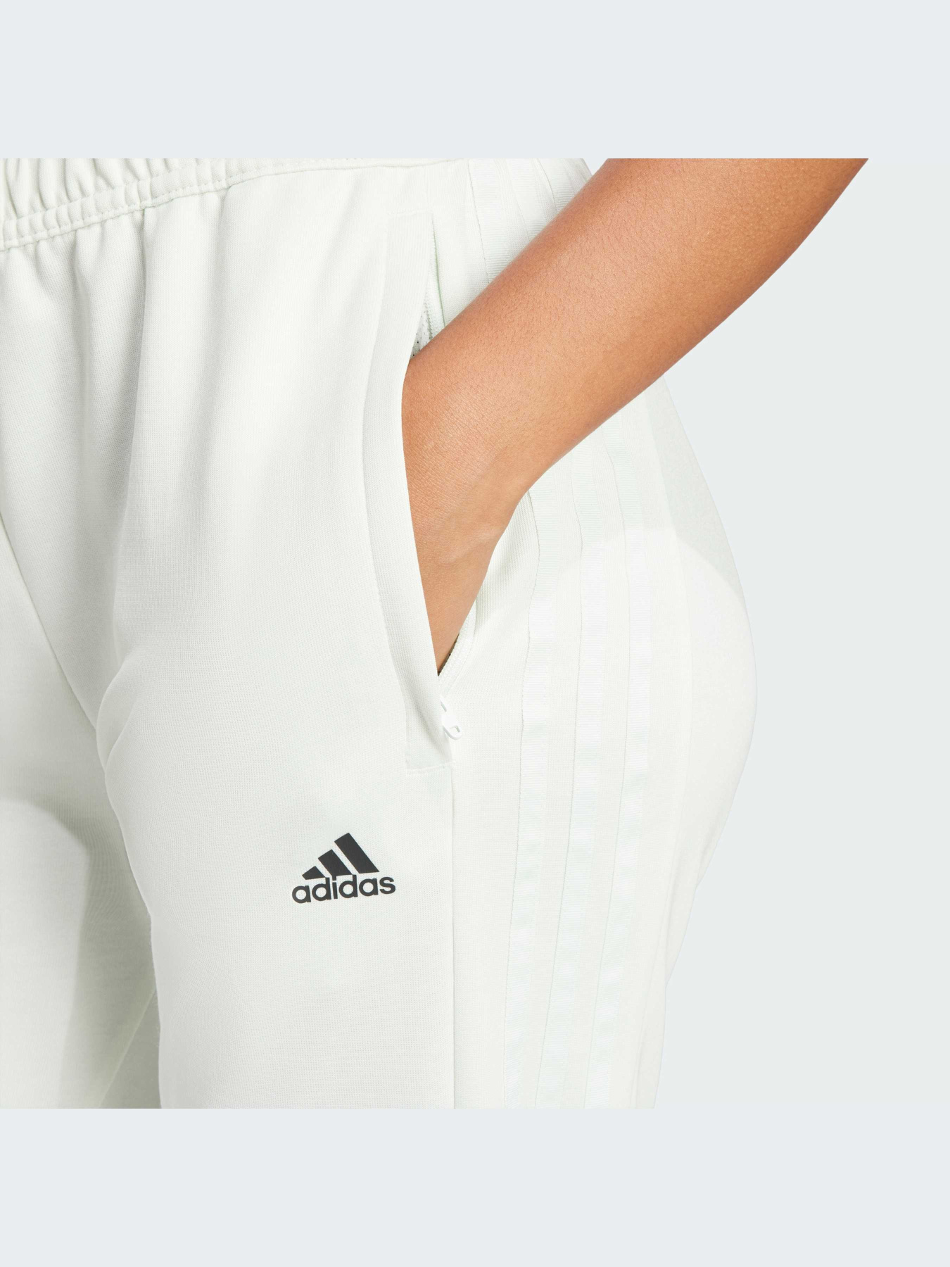 Повседневные штаны Adidas Tiro модель IS4549 Повседневные штаны Adidas Tiro модель IS4549 Фото