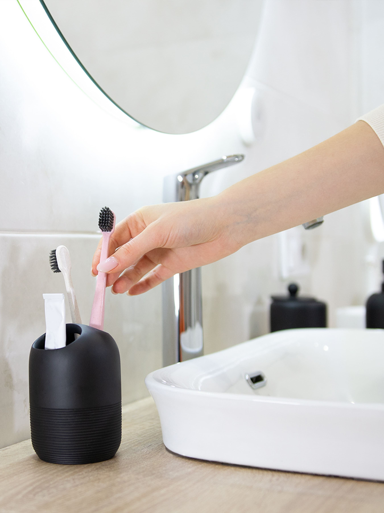 Подставка для зубных щеток и пасты черная Boston MBM HOME модель BA-03 BLACK Фото