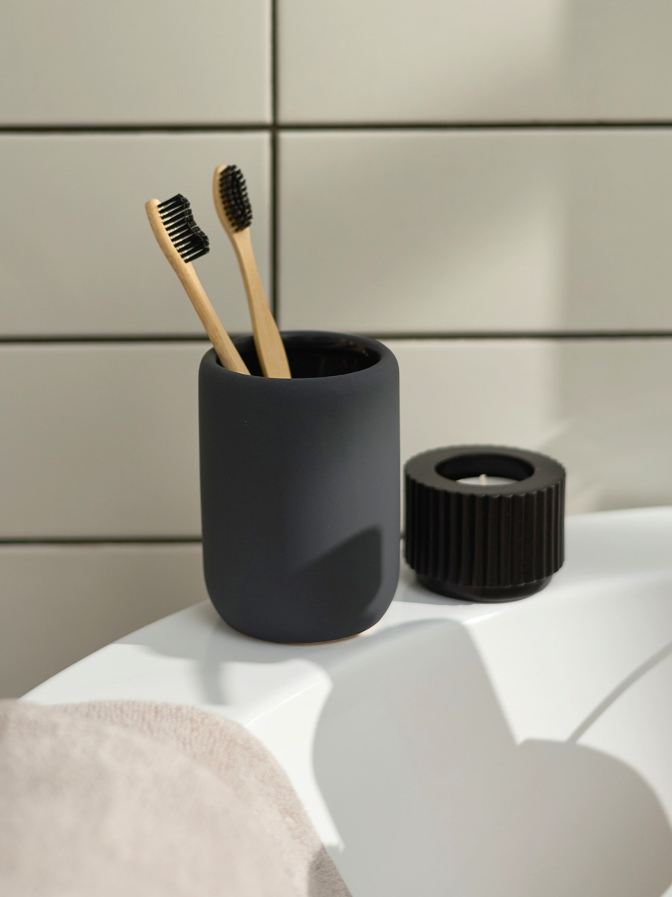 Подставка для зубных щеток и пасты серая Milan MBM HOME модель BA-22 GRAY Фото