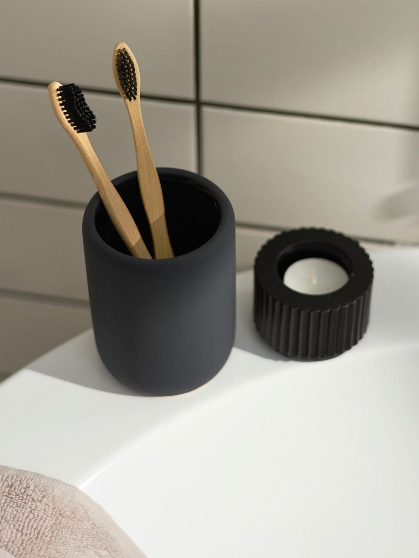 Подставка для зубных щеток и пасты серая Milan MBM HOME модель BA-22 GRAY Фото