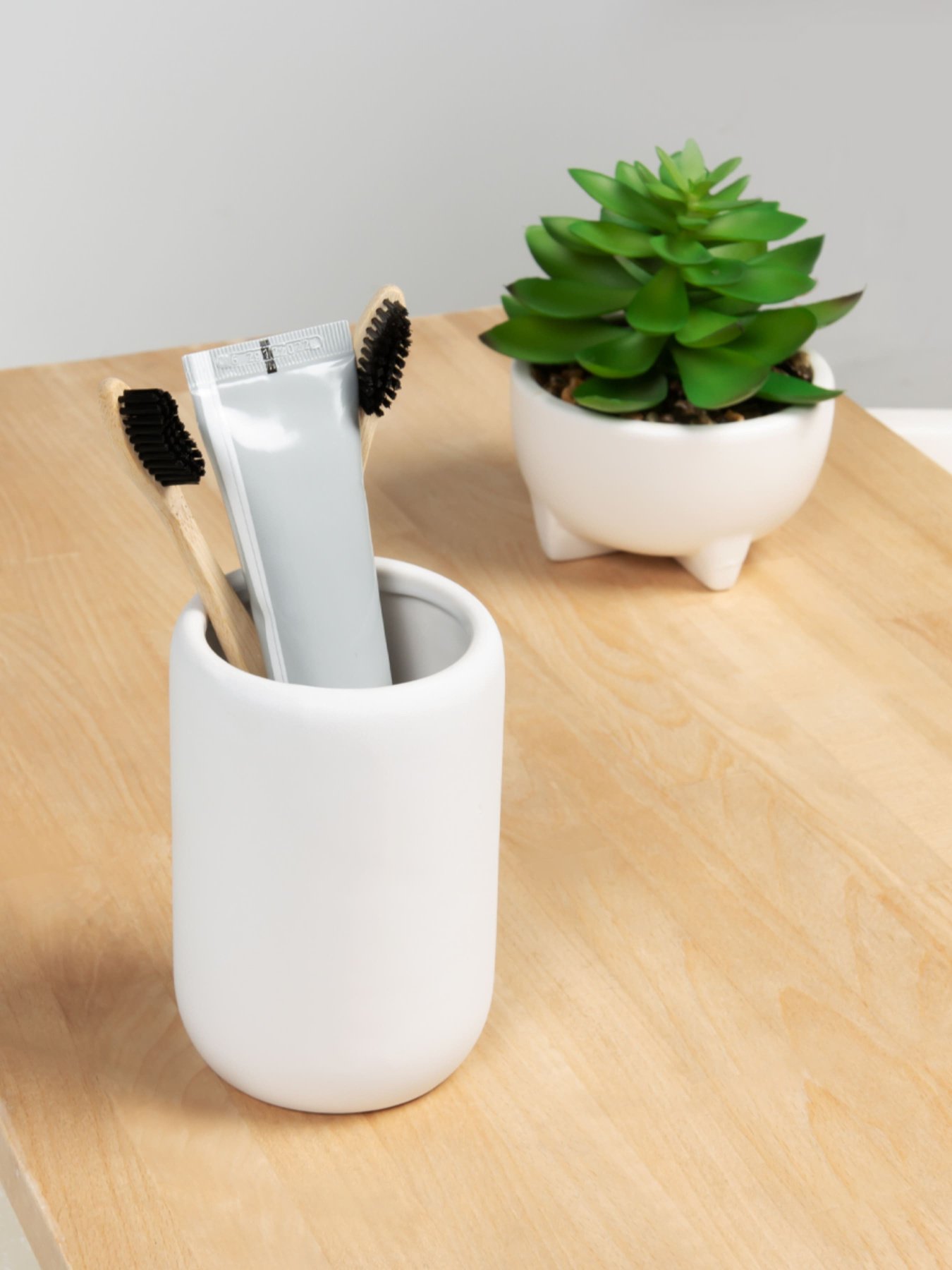 Подставка для зубных щеток и пасты белая Milan MBM HOME модель BA-22 WHITE Подставка для зубных щеток и пасты белая Milan MBM HOME модель BA-22 WHITE Фото