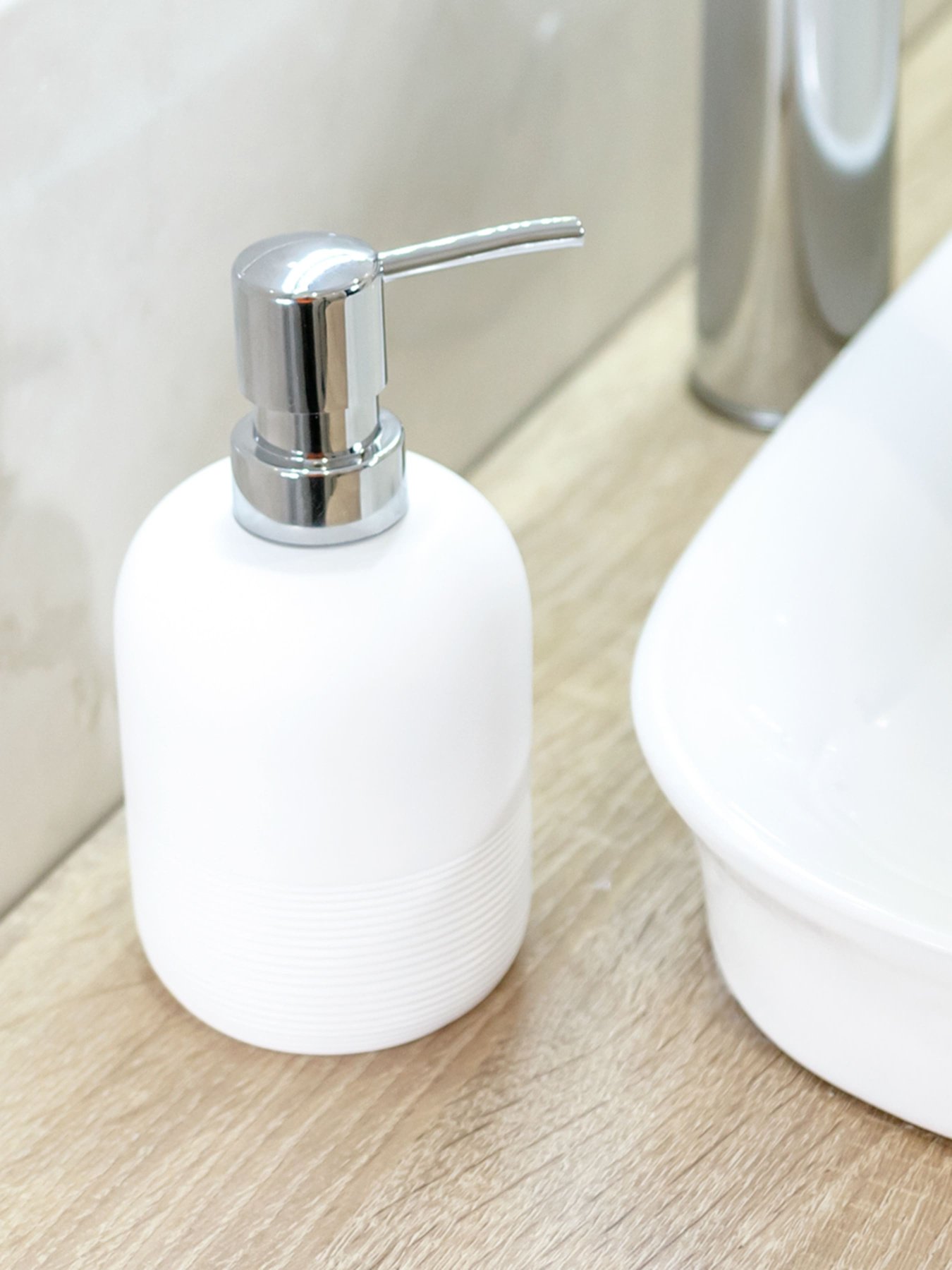 Диспенсер для жидкого мыла белый Boston MBM MY HOME модель BA-04 WHITE Фото