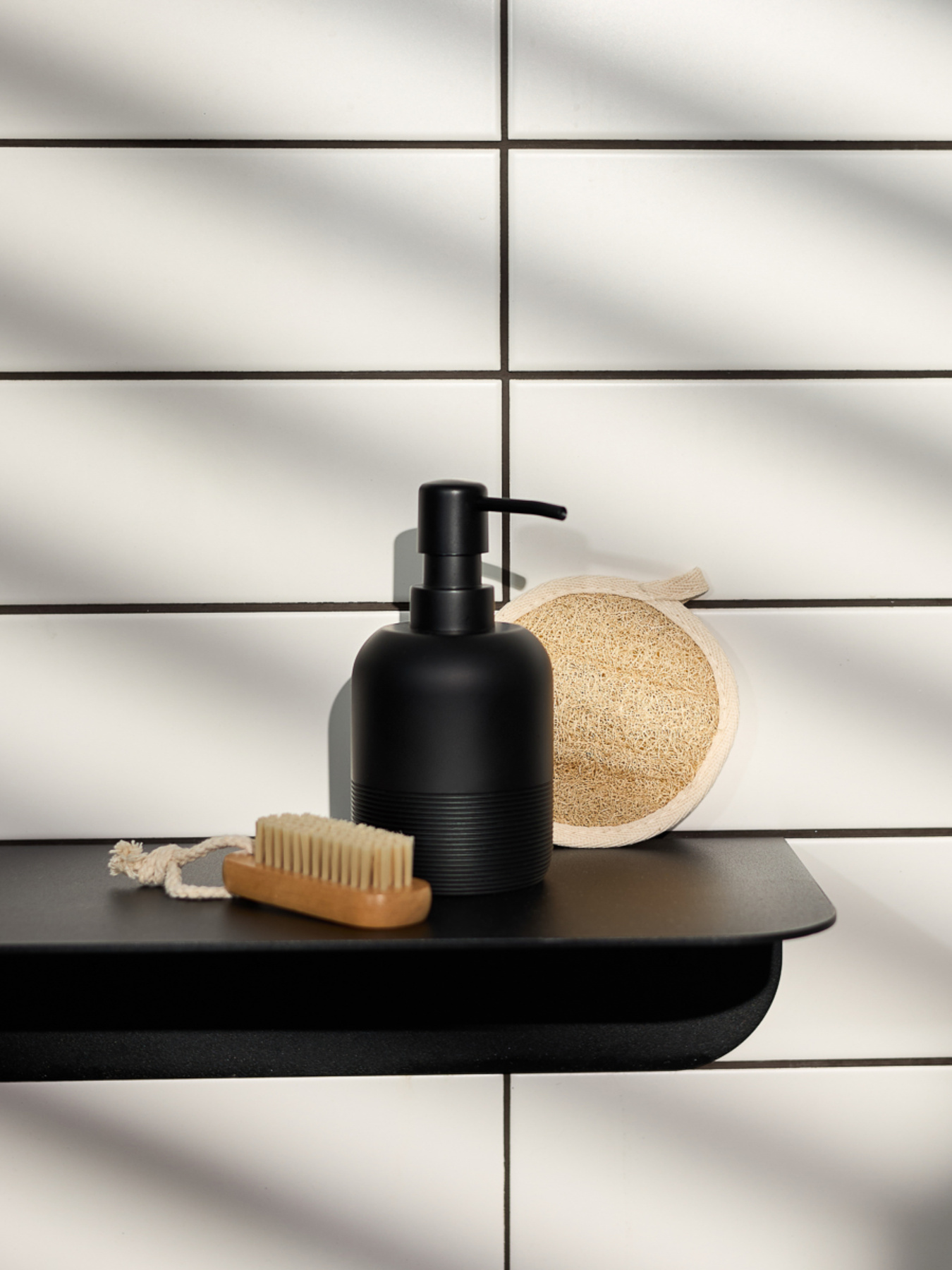 Диспенсер для жидкого мыла черный Boston MBM HOME модель BA-04 BLACK Фото