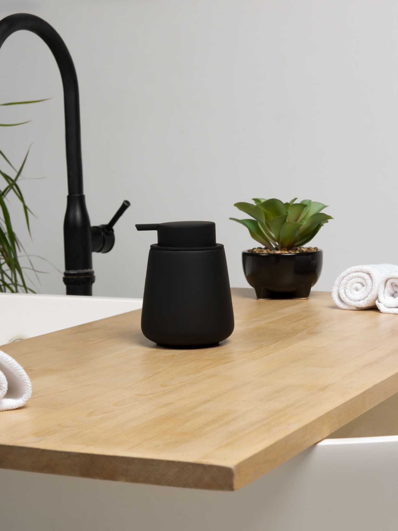 Диспенсер для жидкого мыла черный Jersey MBM MY HOME модель BA-17 BLACK Фото