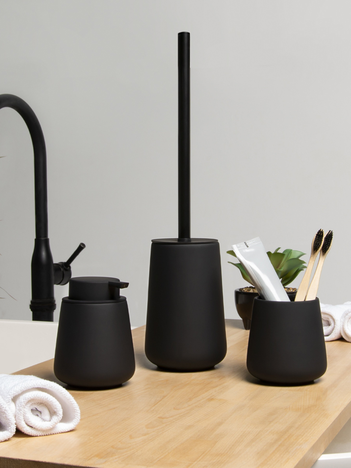 Диспенсер для жидкого мыла черный Jersey MBM HOME модель BA-17 BLACK Фото