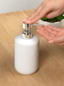 Диспенсер для жидкого мыла белый Milan MBM MY HOME модель BA-23 WHITE Фото