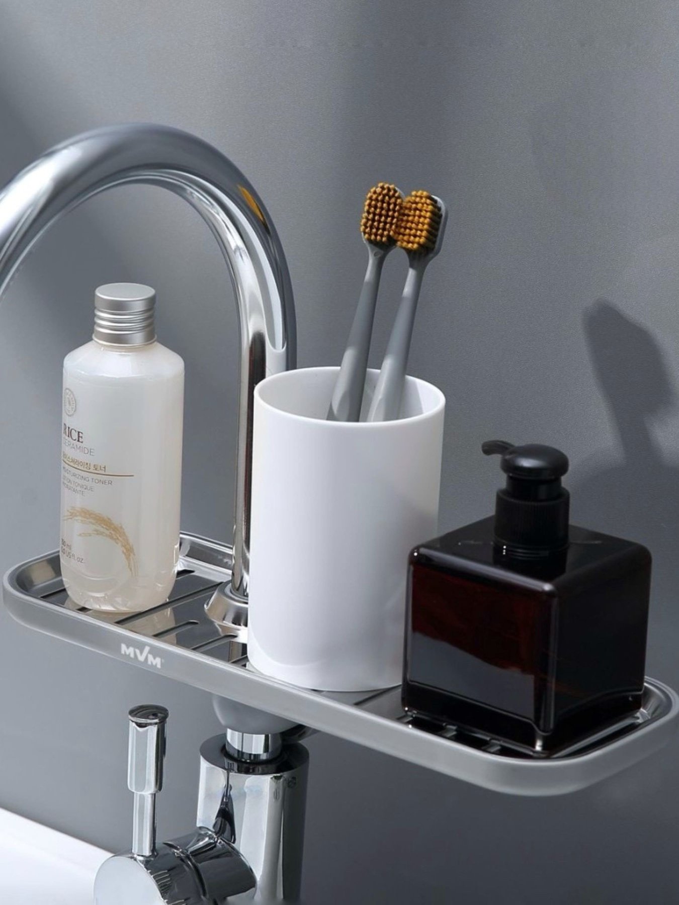 Полка на душевую штангу и смеситель с фиксатором серая MBM MY HOME модель BP-23 GRAY Фото