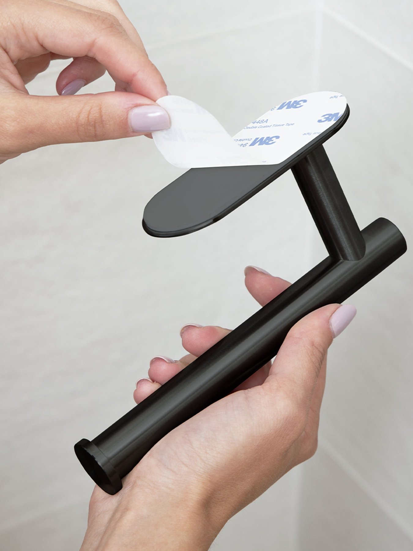 Держатель для туалетной бумаги клеящийся из нержавеющей стали черный MBM MY HOME модель BSS-1 BLACK Фото