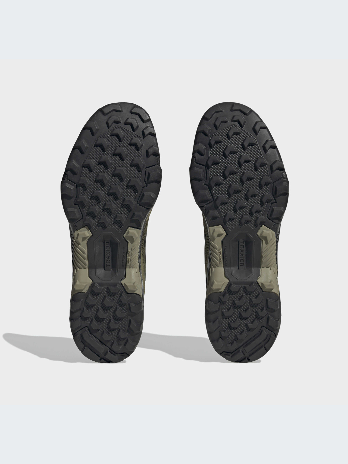 Кроссовки аутдор Adidas модель HP8607 Фото