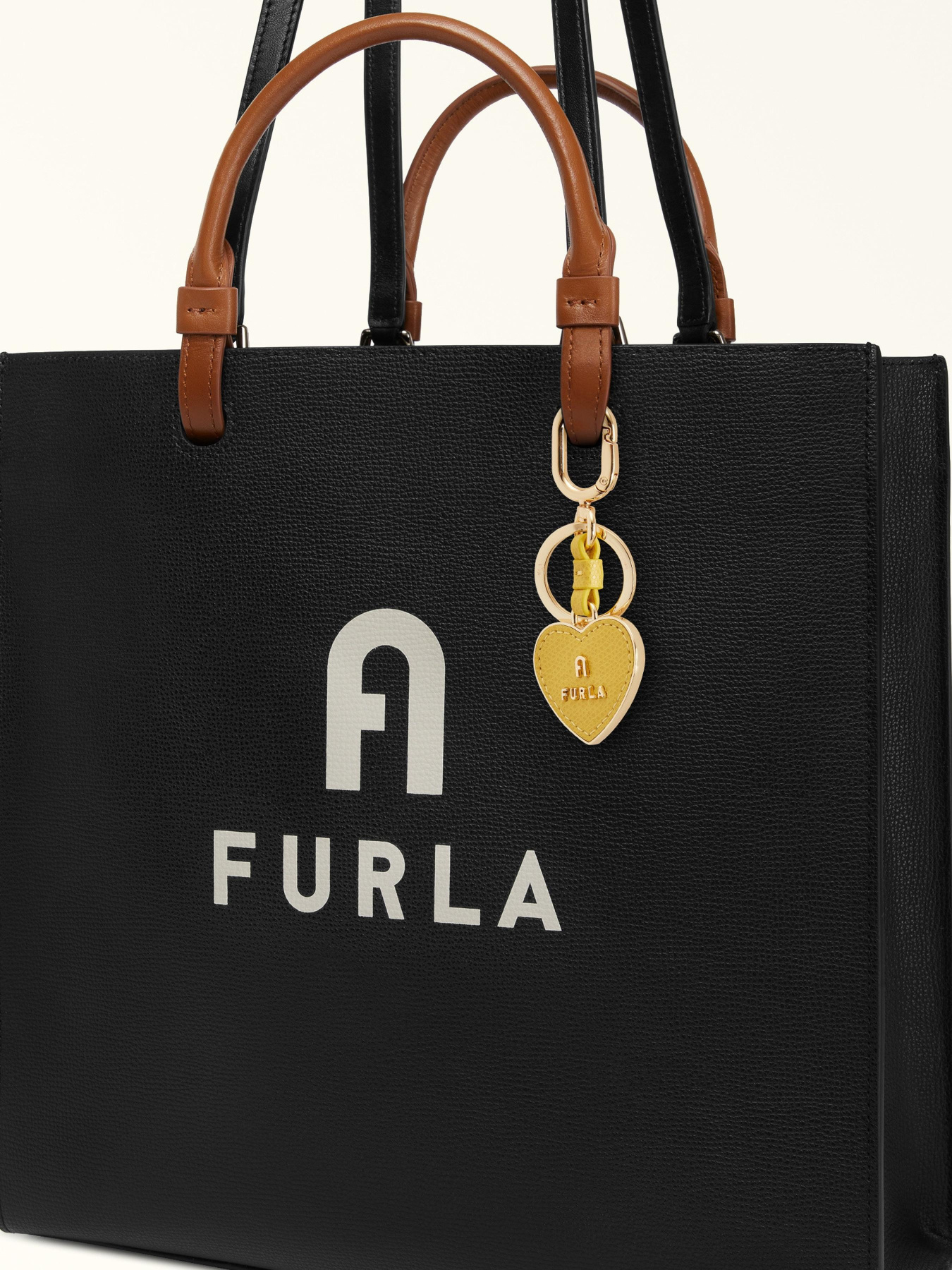 Брелок Furla CAMELIA KEYRING HEART модель WR00434AME000HY0001007 Брелок Furla CAMELIA KEYRING HEART модель WR00434AME000HY0001007 Фото