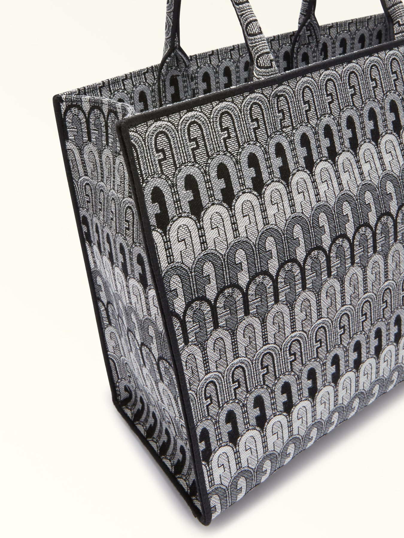 Шопер Furla OPPORTUNITY L TOTE модель WB00255A.0459G10001003 Фото