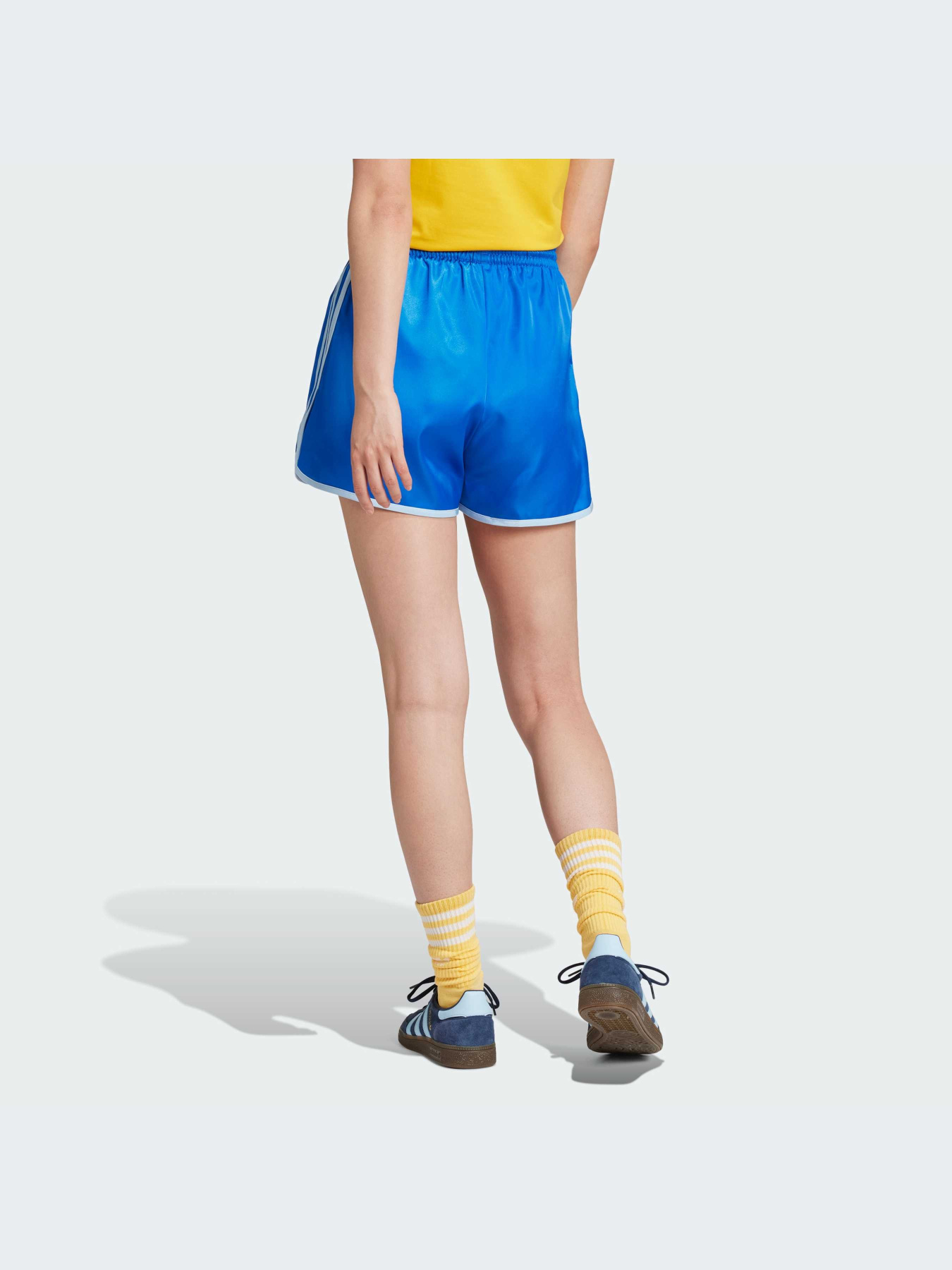 Повседневные шорты Adidas модель IX3536 Повседневные шорты Adidas модель IX3536 Фото