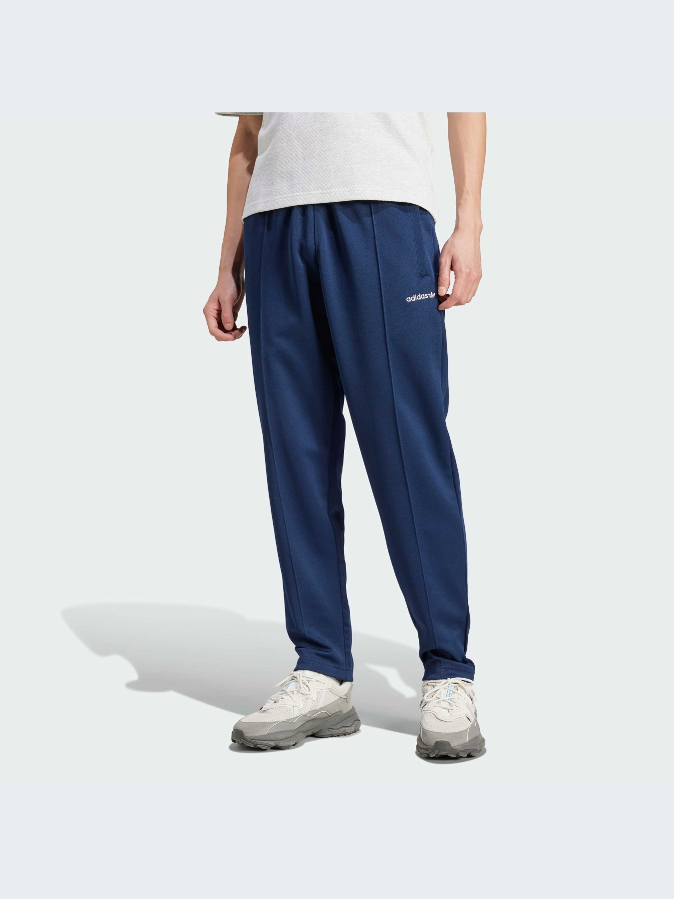 Спортивні штани Adidas модель IW3232 Спортивні штани Adidas модель IW3232 Фото