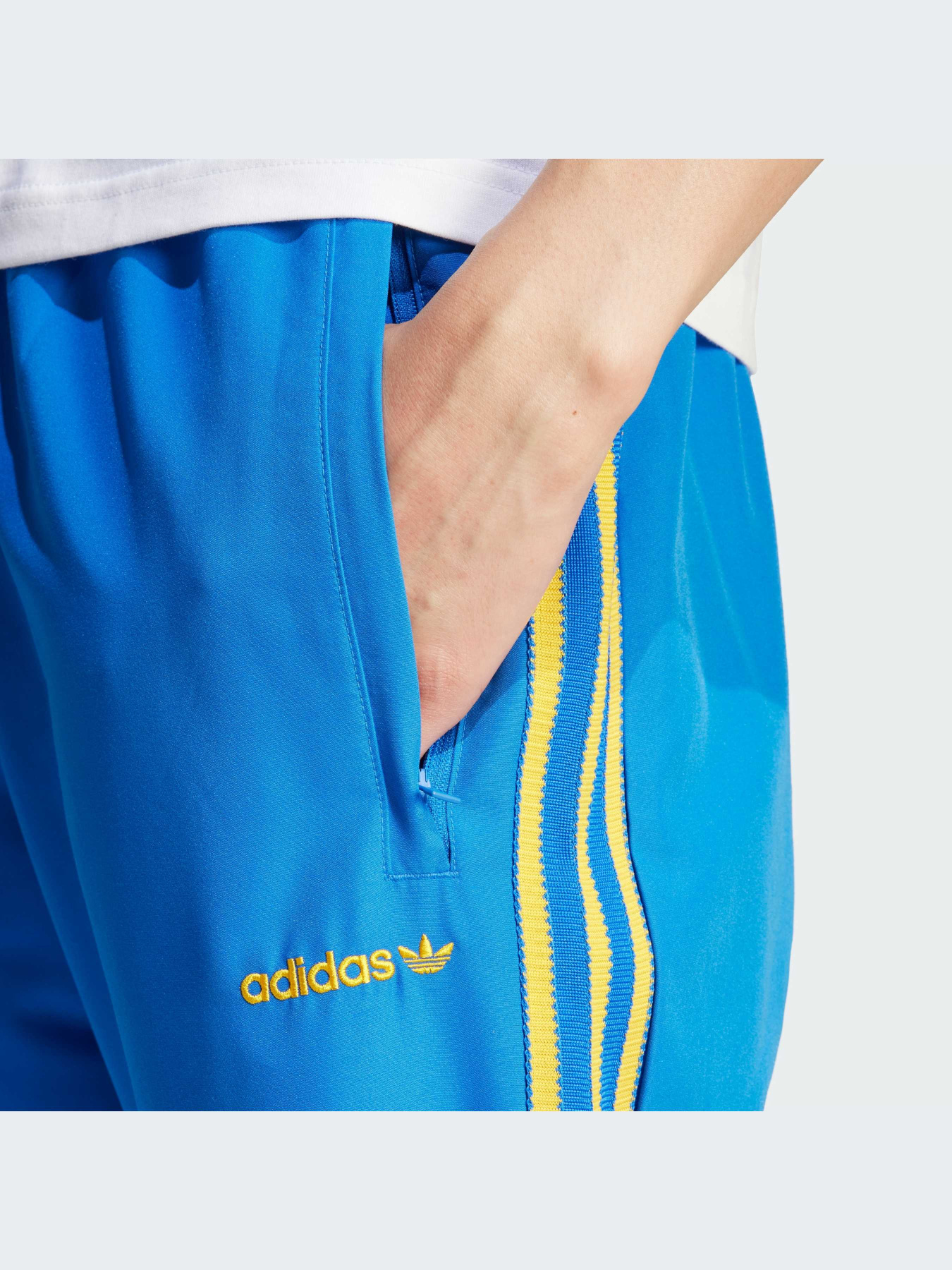 Повседневные штаны Adidas модель IW3234 Повседневные штаны Adidas модель IW3234 Фото