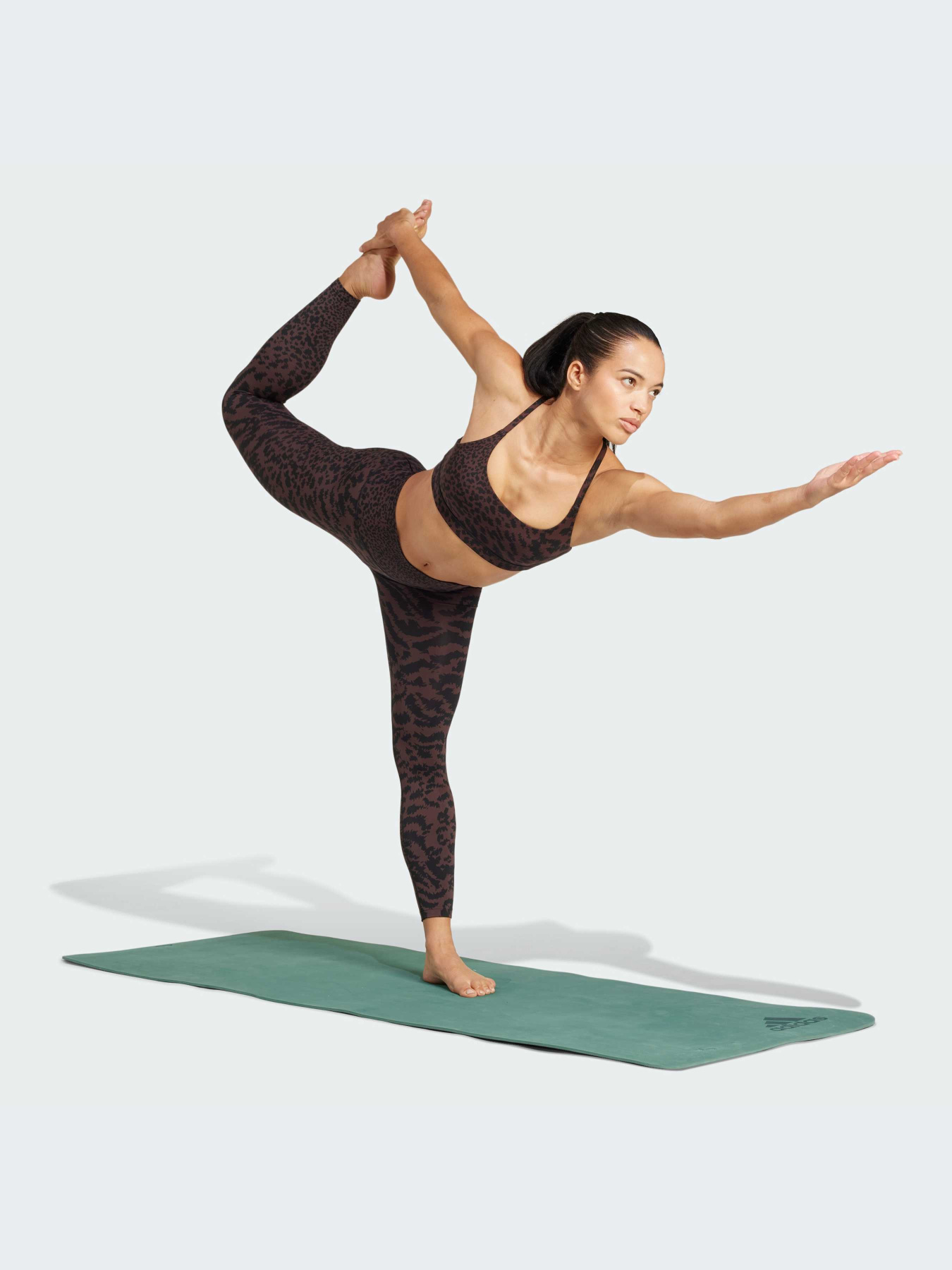 Спортивные леггинсы Adidas модель IS6708 Спортивные леггинсы Adidas модель IS6708 Фото