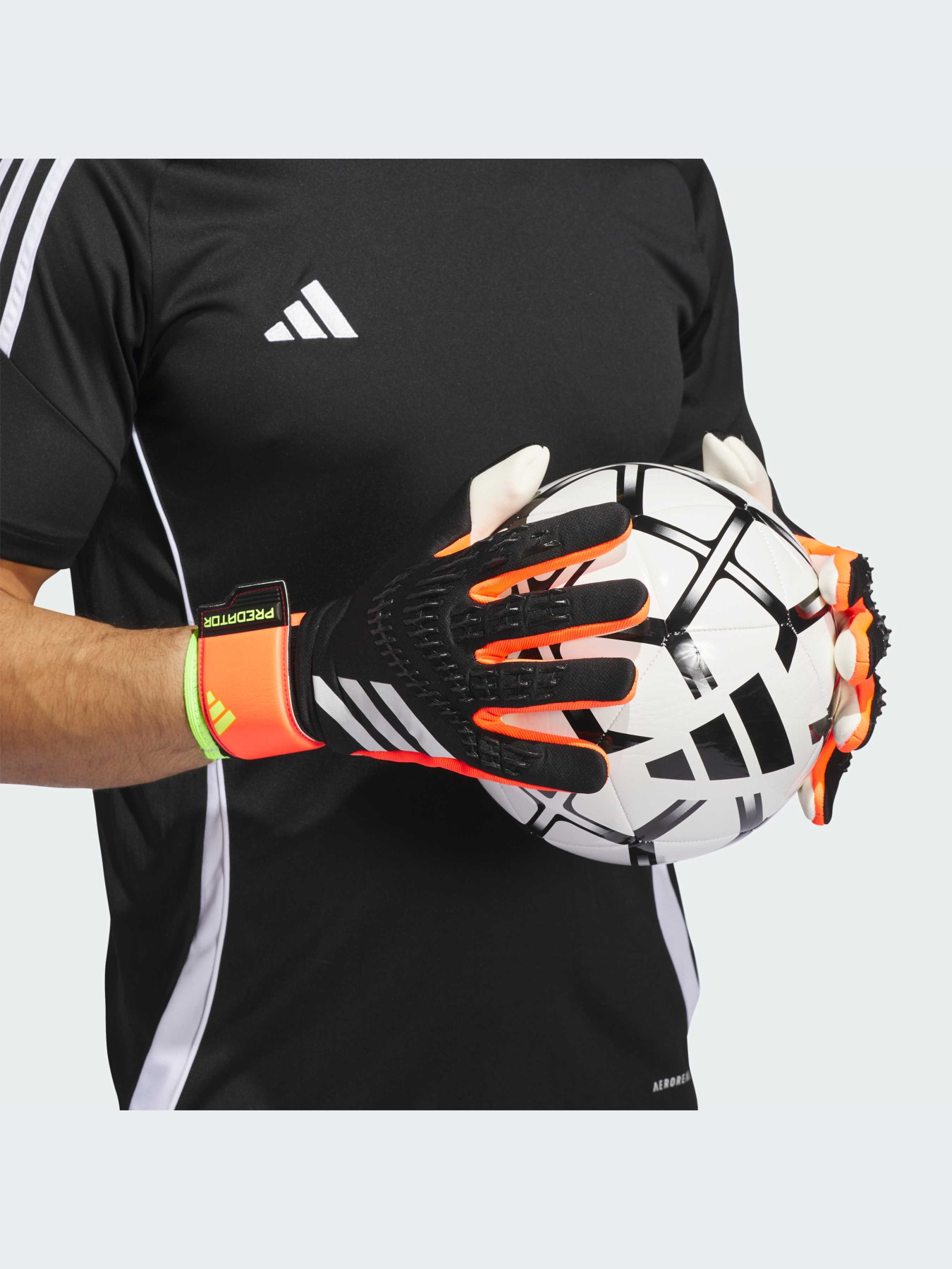 Перчатки для спорта Adidas Predator модель IN1600 Фото