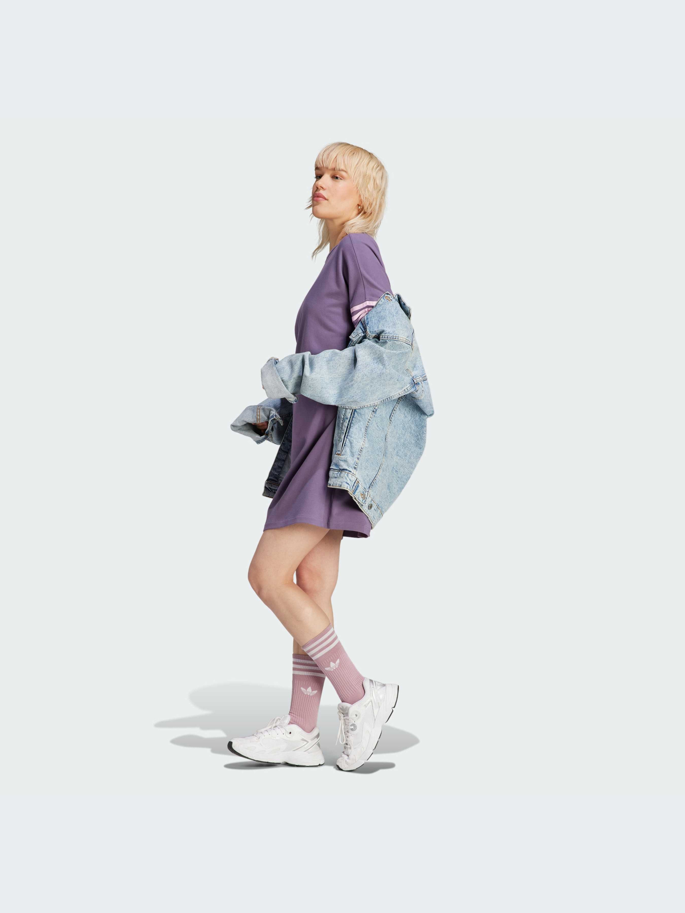 Платье-футболка Adidas Adicolor модель IP6511 Платье-футболка Adidas Adicolor модель IP6511 Фото