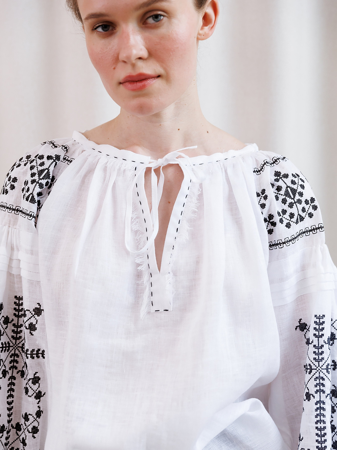 Вышитая рубашка Embroidered Gem модель 05246 Фото