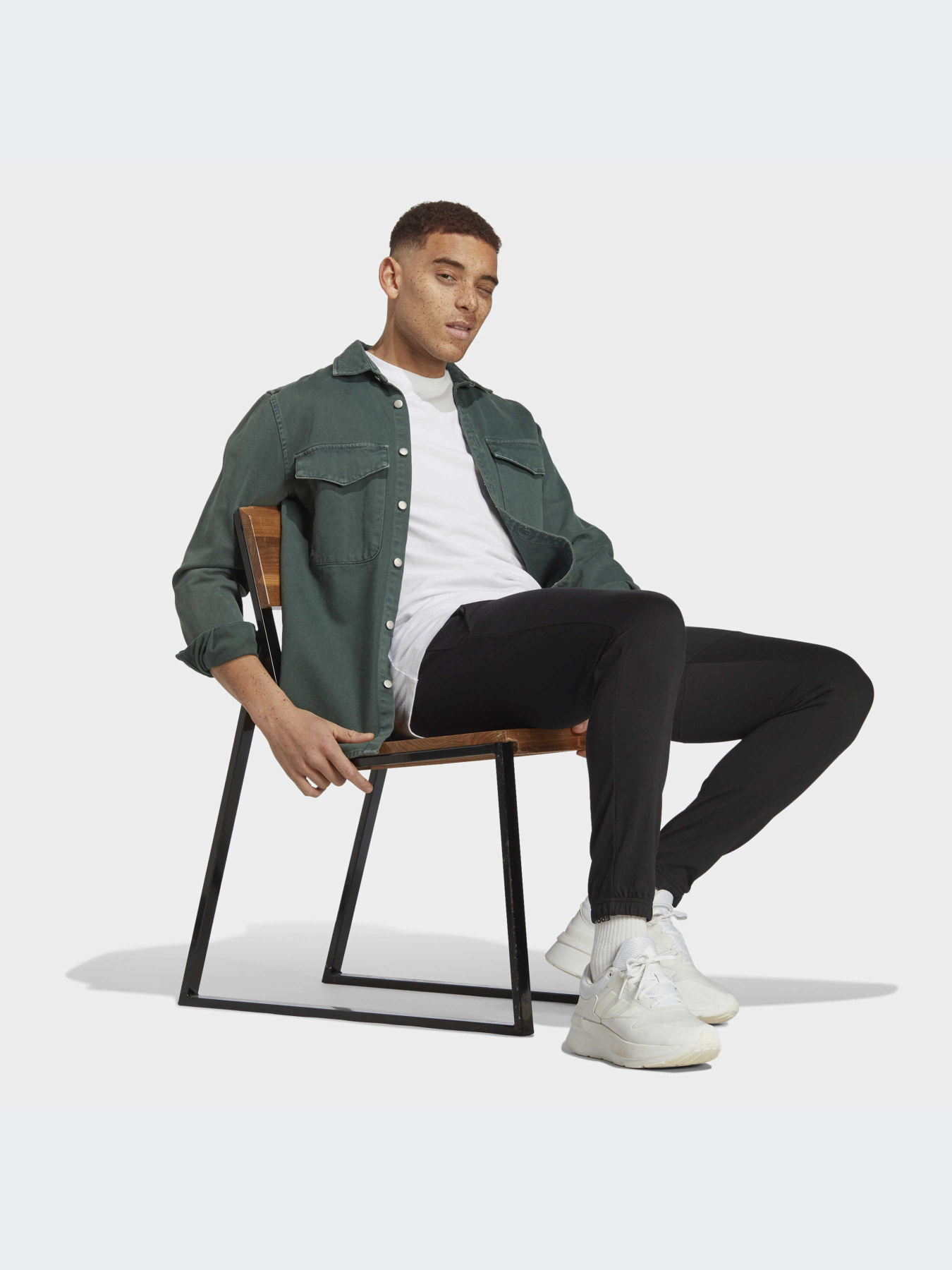 Брюки повседневные Adidas модель IC9400 Фото