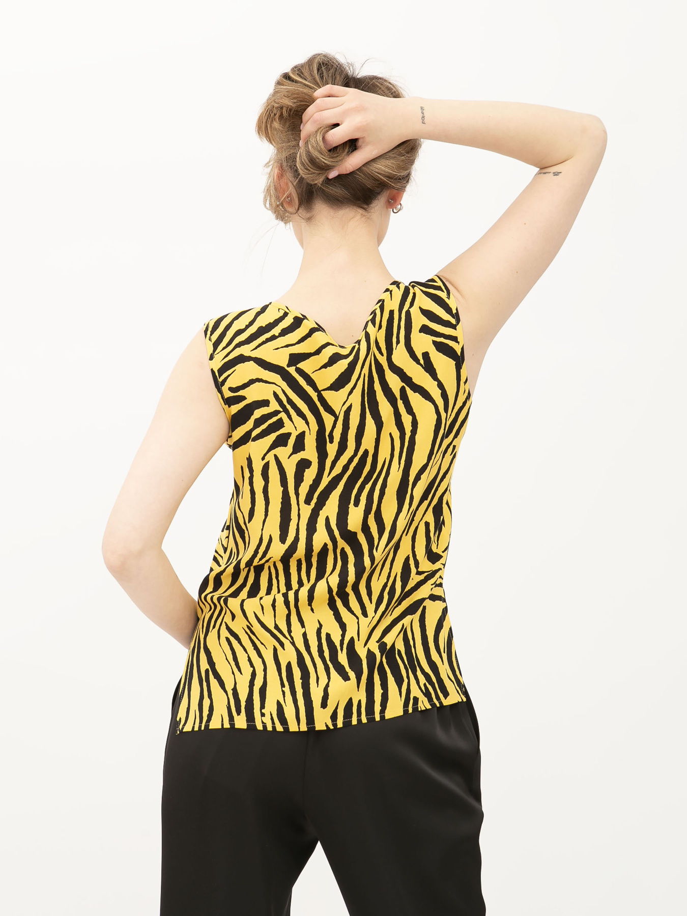 Майка Lesia модель AdemiYellowSHRTWLS Фото