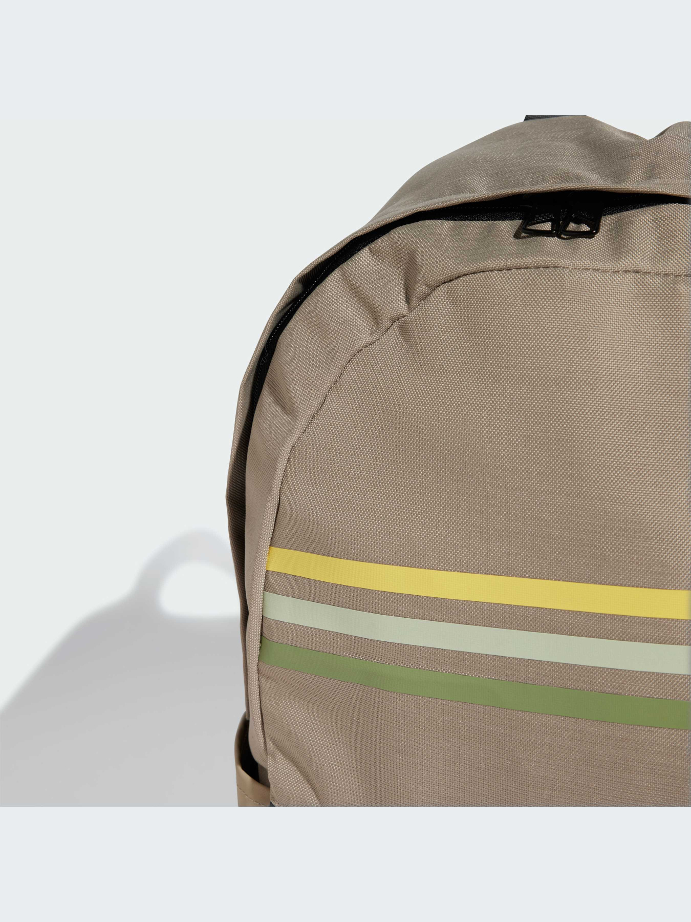 Повседневный рюкзак Adidas модель IZ1896 Повседневный рюкзак Adidas модель IZ1896 Фото