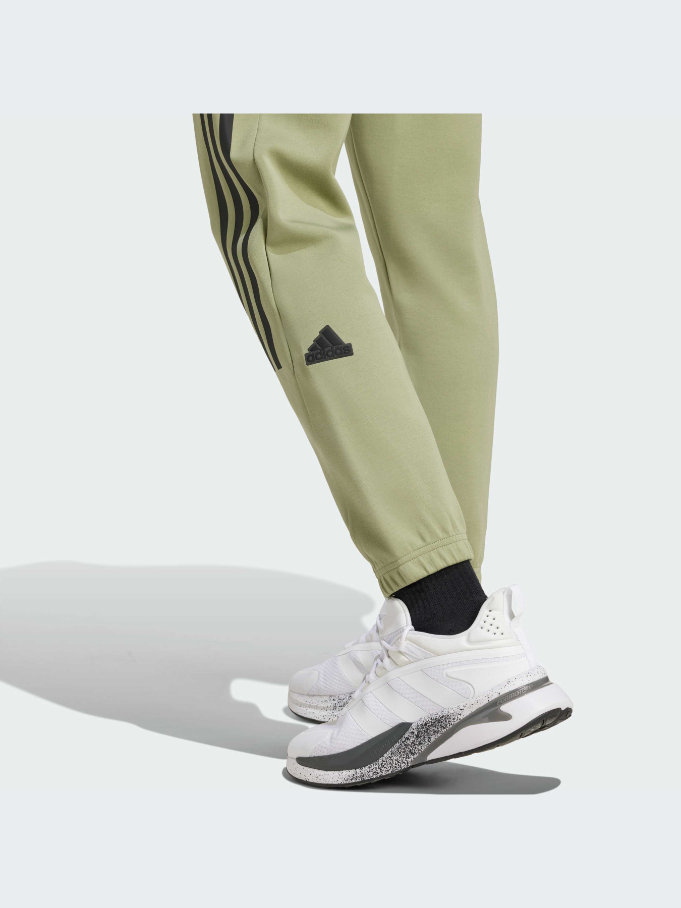 Джоггеры Adidas Культовые силуэты модель IW8534 Фото