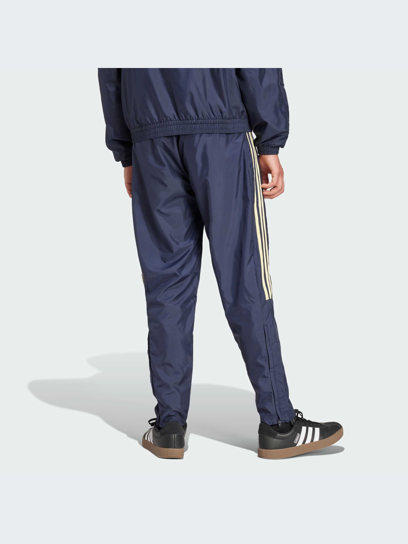 Повседневные штаны Adidas Tiro модель IW3582 Фото