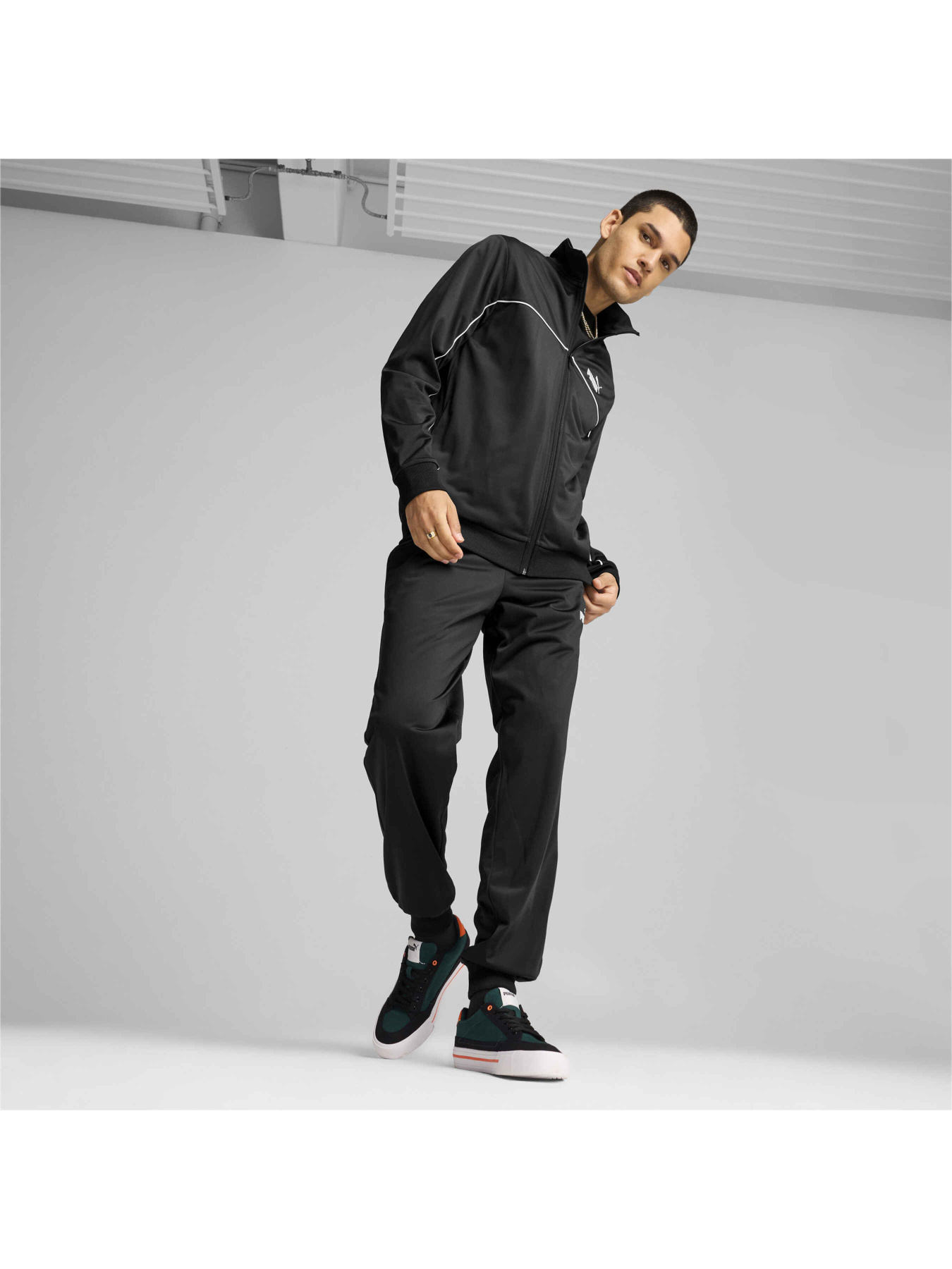 Спортивный костюм PUMA Poly Piping Suit модель 681896 Фото