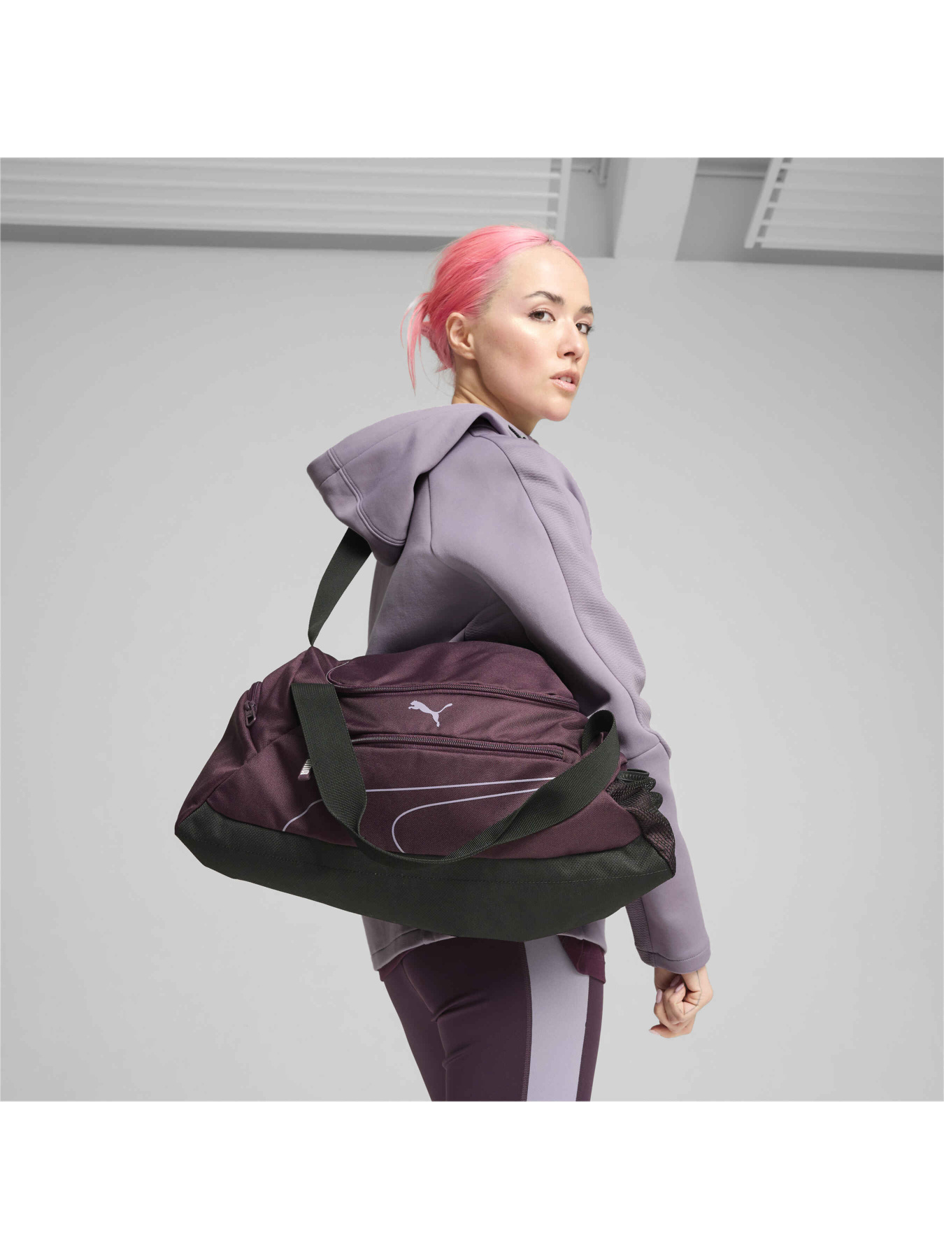 Дорожня сумка PUMA Fundamentals Sports Bag S модель 090331 Фото
