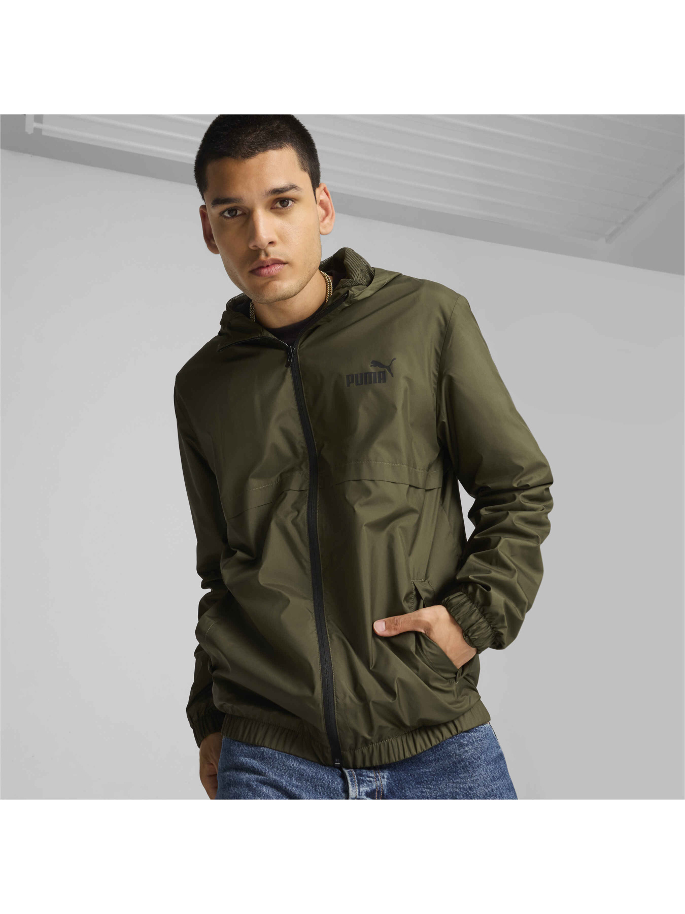 Вітровка PUMA Ess Solid Windbreaker модель 847484 Фото