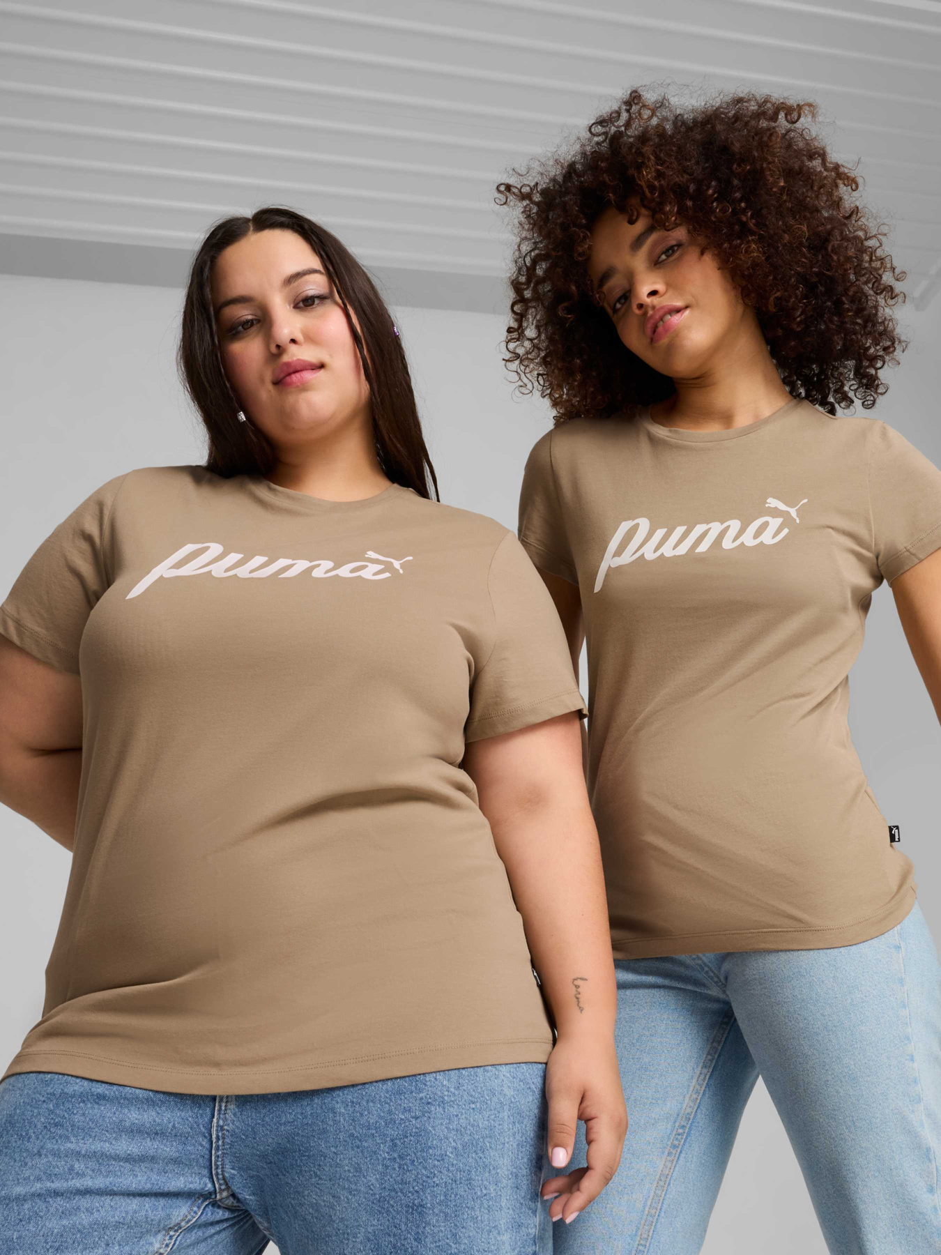 Футболка PUMA Ess+ Script Tee модель 679315 Фото