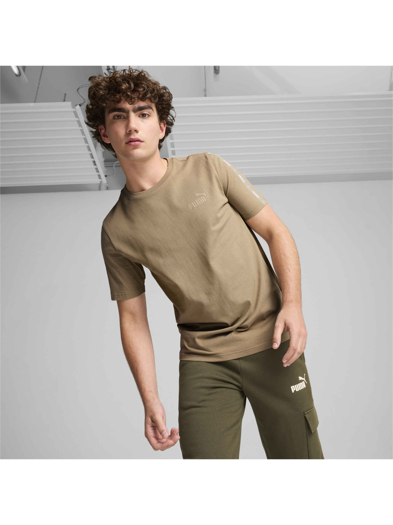 Футболка PUMA Ess+ Tape Tee модель 847382 Фото