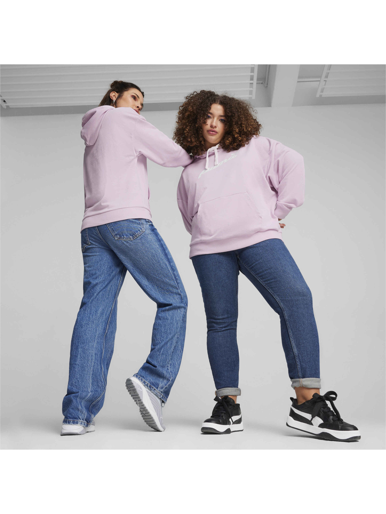 Худі та світшоти PUMA Ess+ Script Hoodie Tr модель 679348 Фото