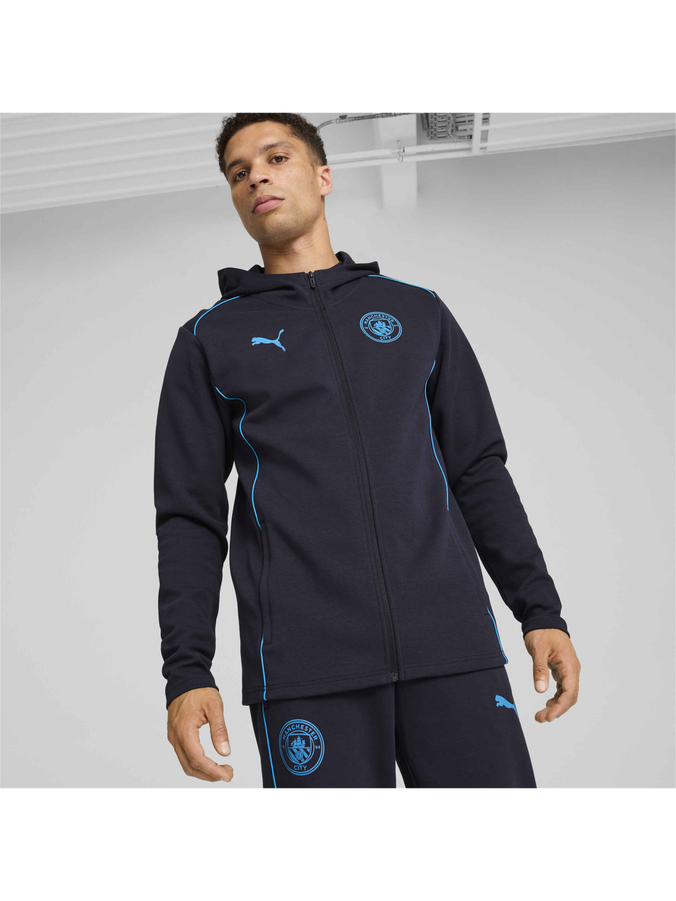 Кофта спортивная PUMA Mcfc Casuals Hooded Jkt модель 777565 Фото