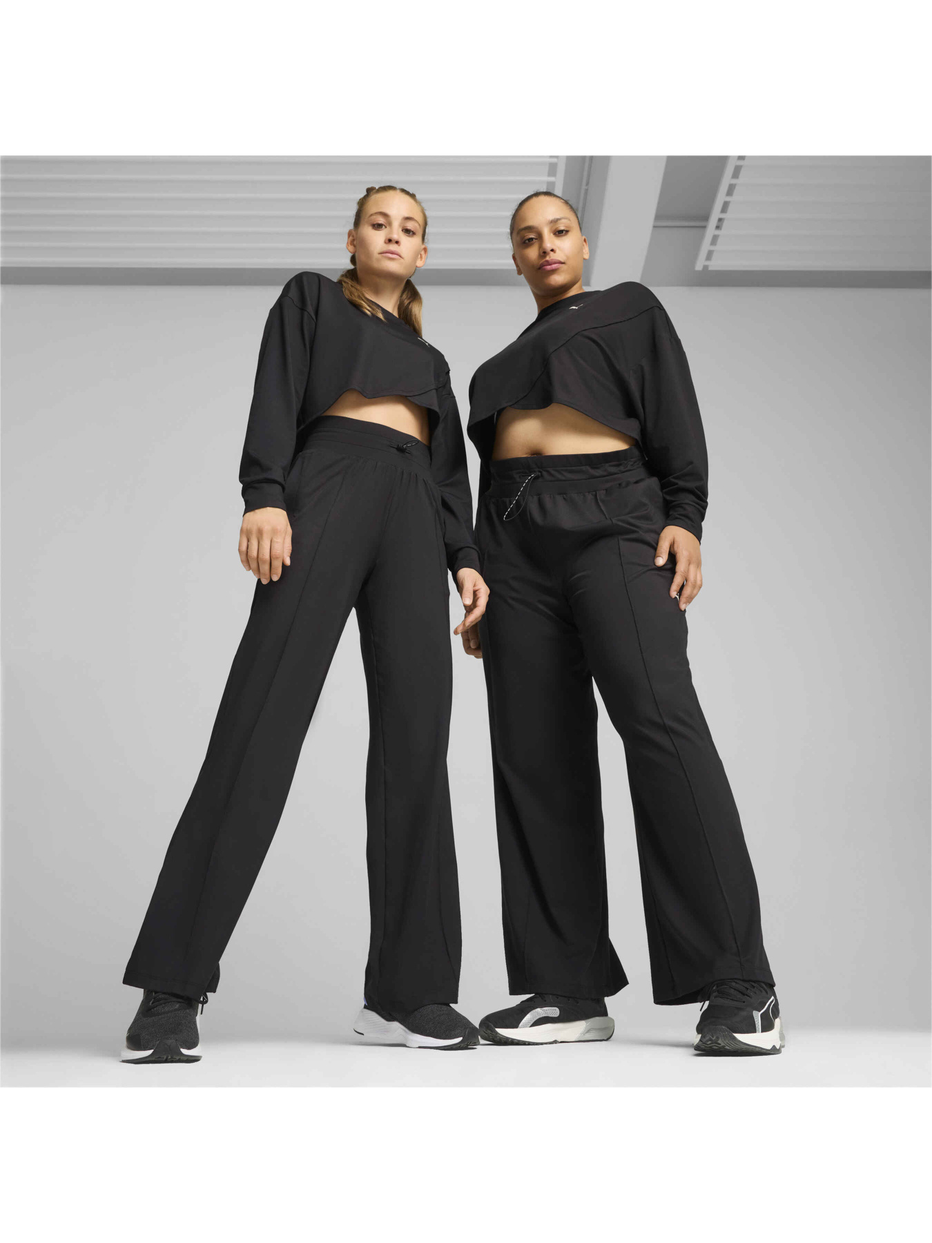 Штаны спортивные PUMA Cloudspun Hw Wide Leg Pant модель 525764 Фото